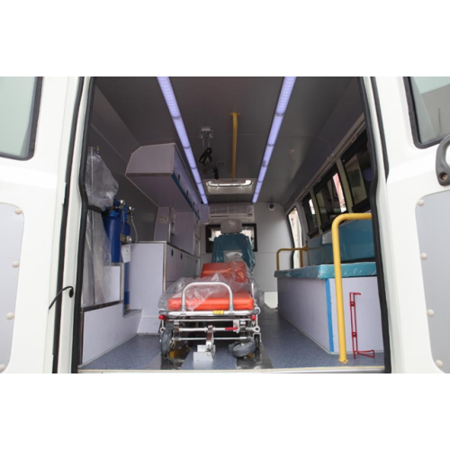 Ambulancia intensiva con tracción en las cuatro ruedas